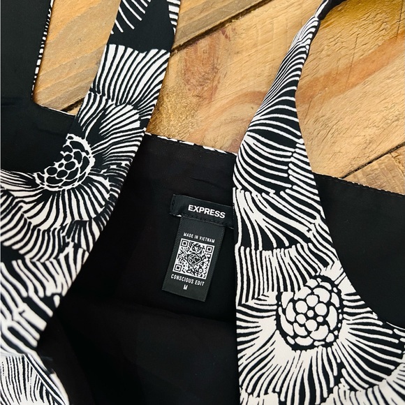 Express Black and White Floral Women Shorts - Picture 3 of 4